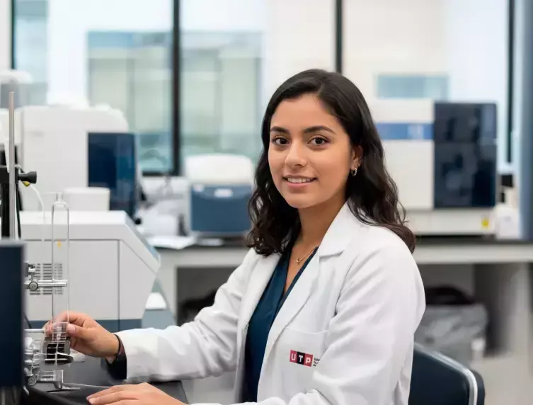 Carrera de Farmacia y Bioquímica Perú para gente que trabaja