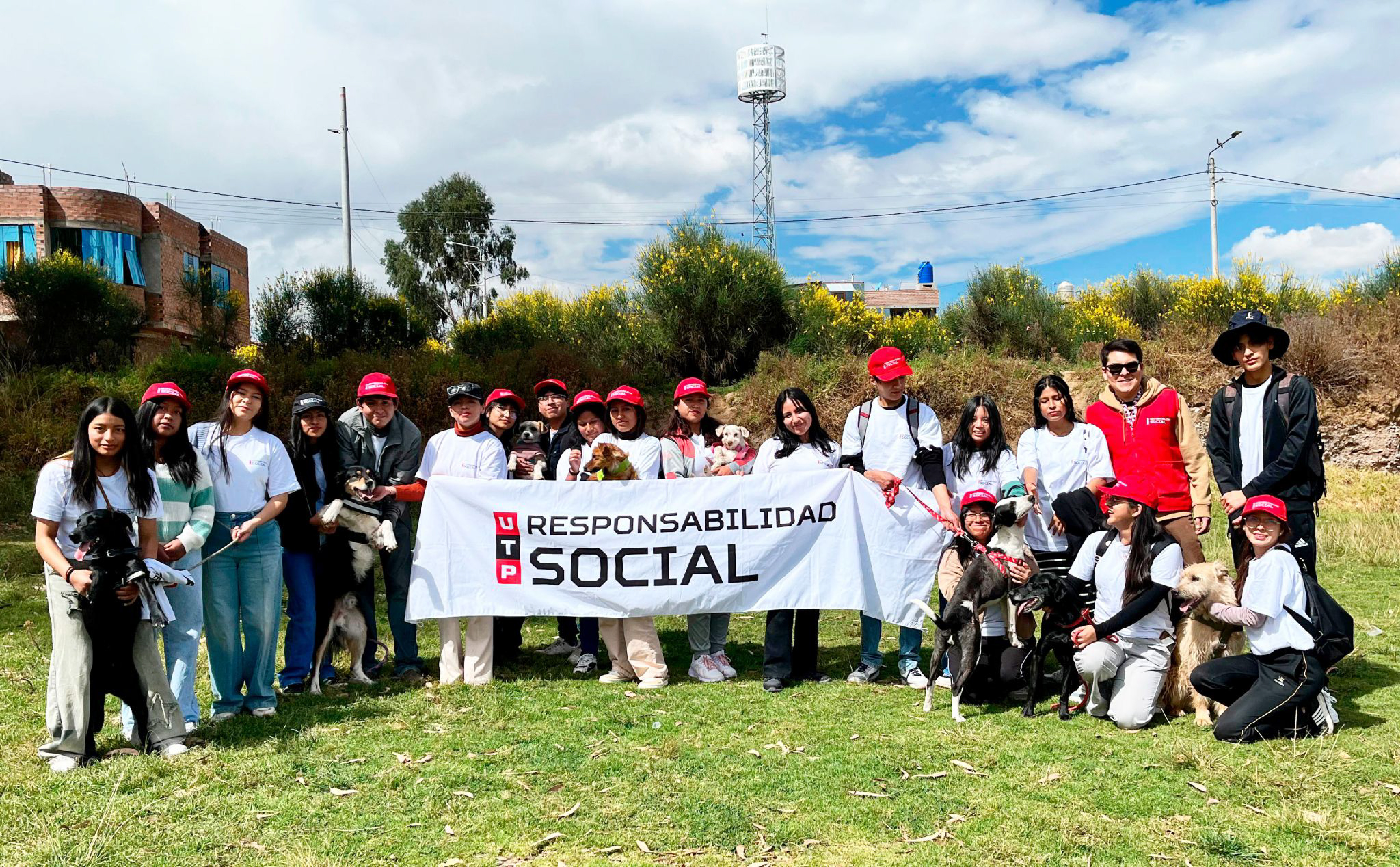 Voluntariado UTP Huancayo apoya a perros rescatados en "Rescatando Patas"
